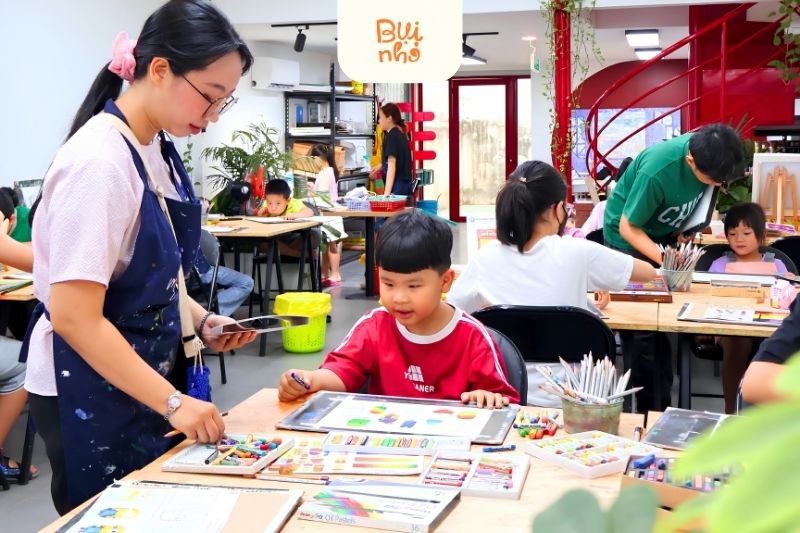 Thầy cô tại Bụi Nhỏ luôn kiên nhẫn và hiểu tâm lý trẻ