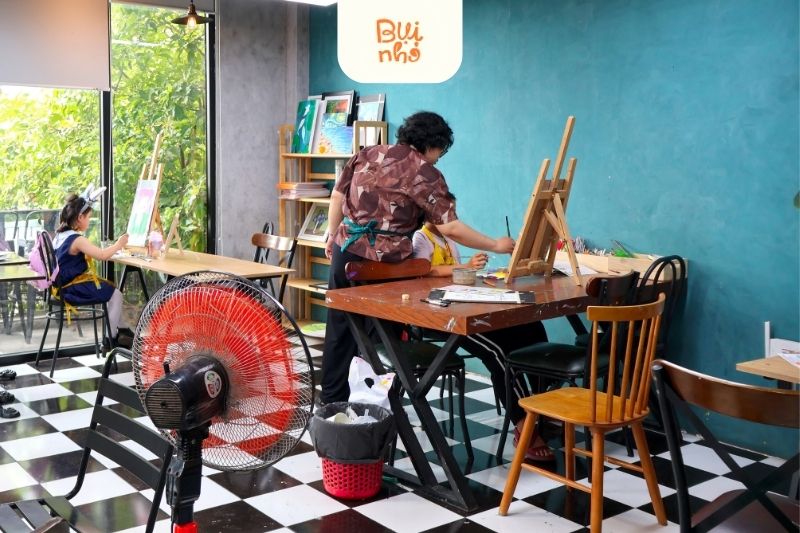 Thầy cô giáo tại Bụi Nhỏ thân thiện và hiểu tâm lý trẻ