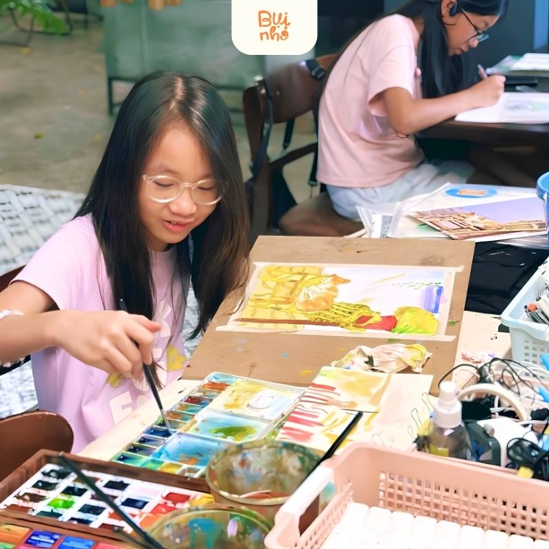Hình ảnh học viên lớp vẽ màu nước tại Bụi Nhỏ