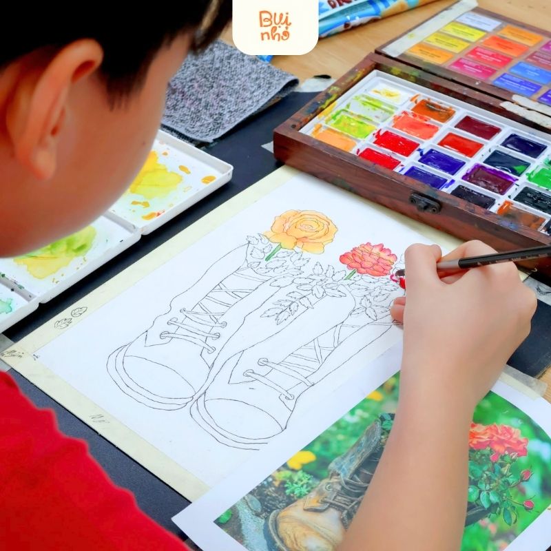 Hình ảnh học viên lớp vẽ màu nước tại Bụi Nhỏ