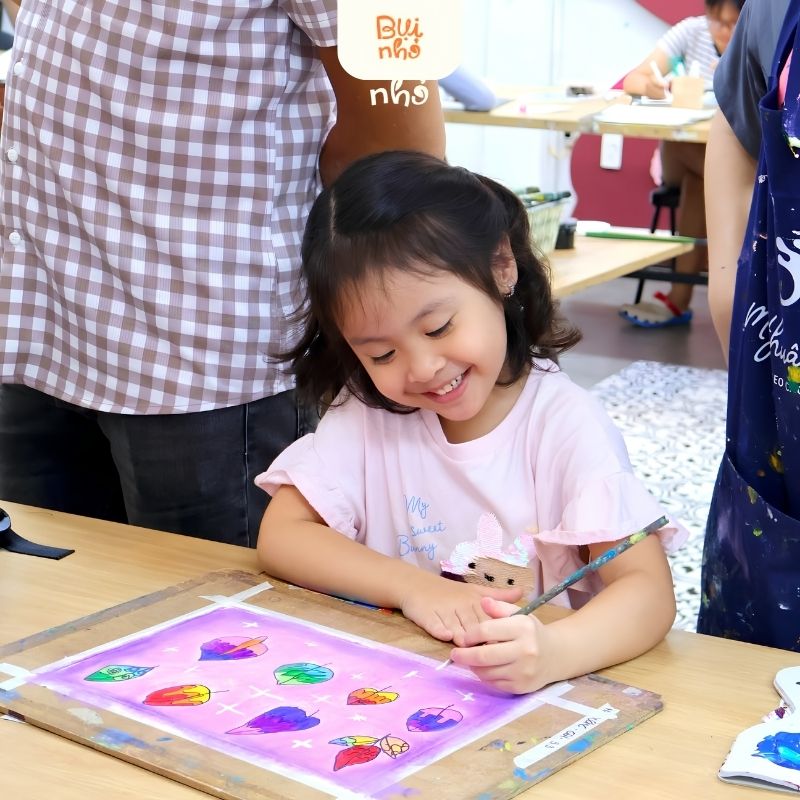 Những khoảnh khắc say sưa của học viên nhí tại Bụi Nhỏ