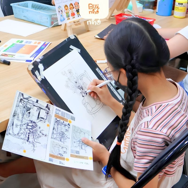 Những khoảnh khắc say sưa của học viên nhí tại Bụi Nhỏ