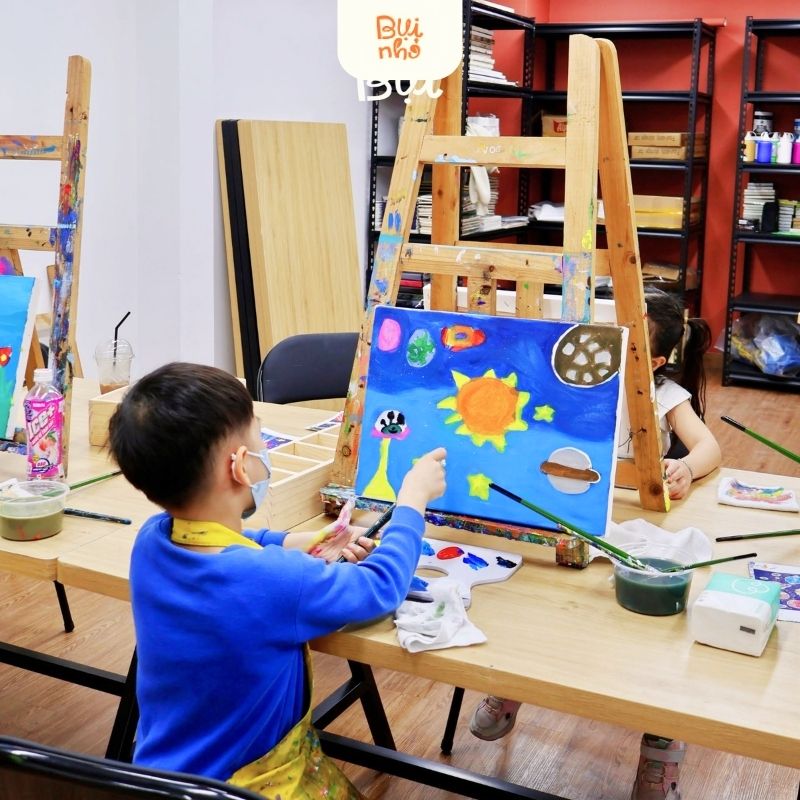 Những khoảnh khắc say sưa của học viên nhí tại Bụi Nhỏ