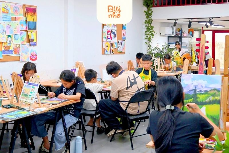 Học viên lớp học vẽ Bụi Nhỏ cơ sở Quận 7