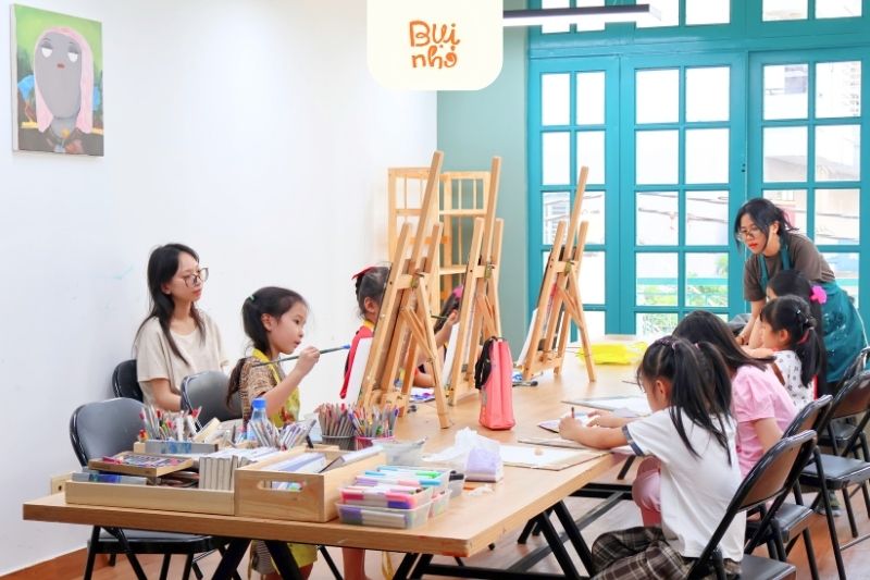 Không gian lớp dạy vẽ cho bé quận 8