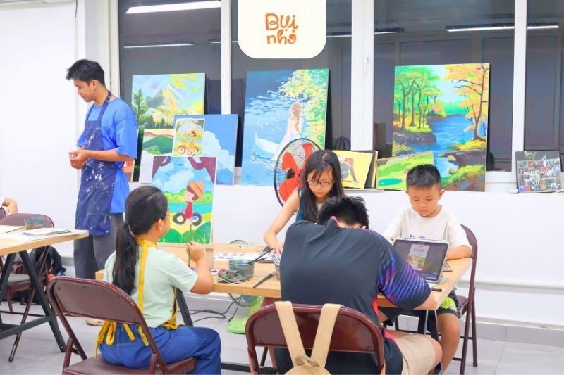 Không gian lớp dạy vẽ Quận 5 được thiết kế riêng cho các bé