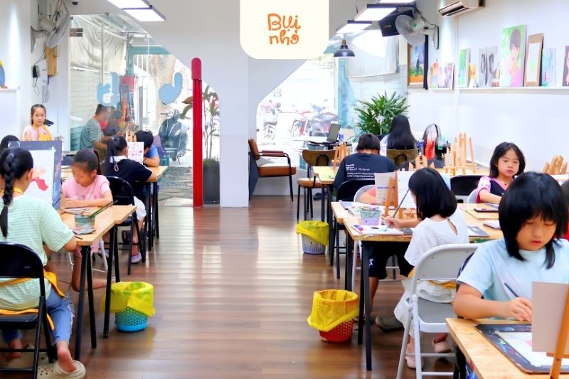 Không gian lớp vẽ Bụi Nhỏ đầy đủ tiện nghi