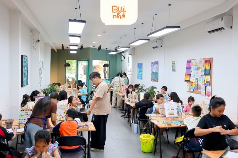 Tổng quan lớp học vẽ cho bé tại Bụi Nhỏ